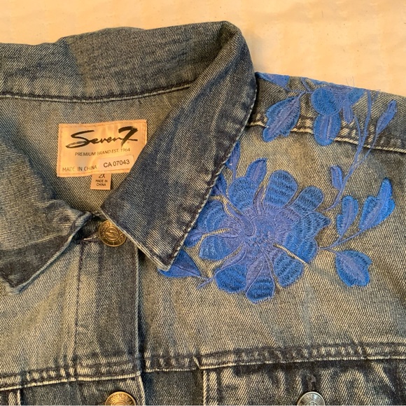 Seven7 Premium Denim Jean Jacket Floral Embroidered Size 2X - Picture 5 of 9